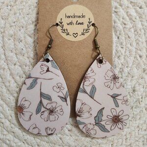 ~Handmade~ vintage style, boho, botanical earrings